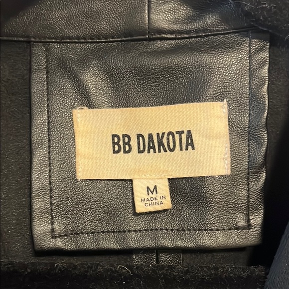 BB Dakota Women's Sleek Black Leather Jacket - Picture 2 of 4